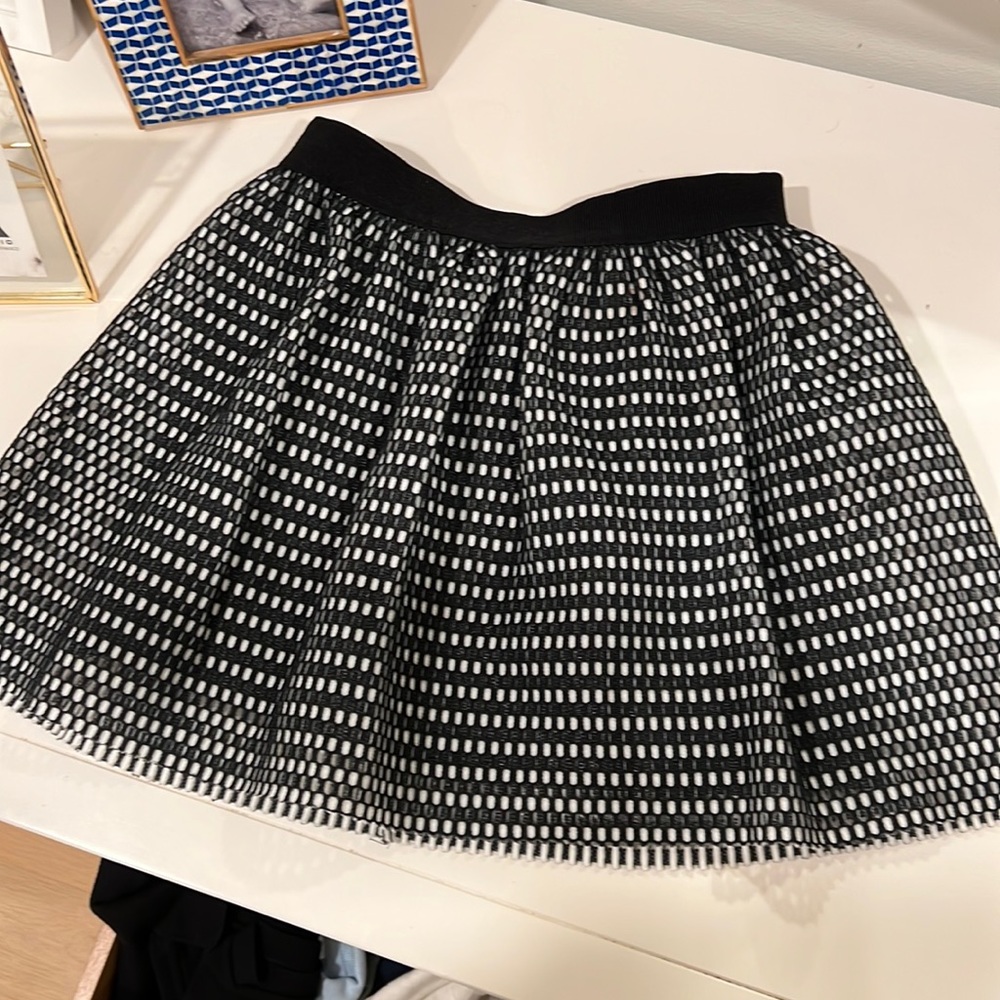 Black and white girls skirt - by Milly - size 8